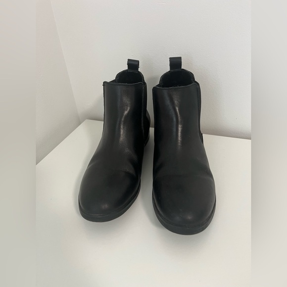 Aldo Black Ankle Boots Chelsea Low Heel Booties Fall Fashion - Picture 2 of 6